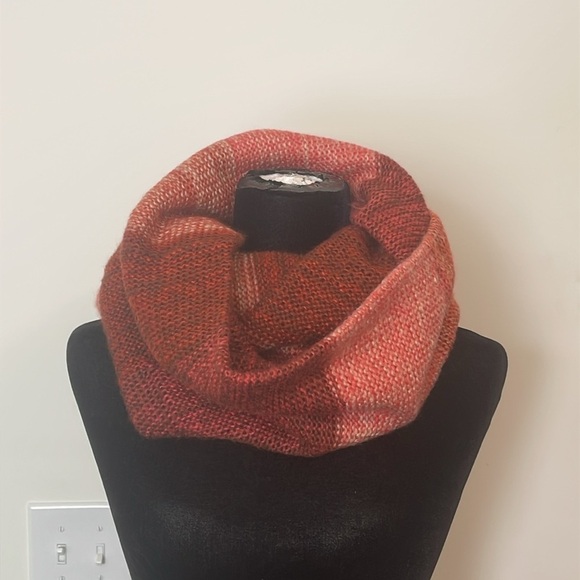 NWT Gaia Pretty Persuasions Infinity Scarf Mini Throw NWT - Picture 6 of 6